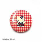 Nieuwe Pin Button - Hello Kitty Vichty Ruit Rood Wit 2,5 cm, Nieuw, Overige materialen, Minder dan 4 cm, Verzenden