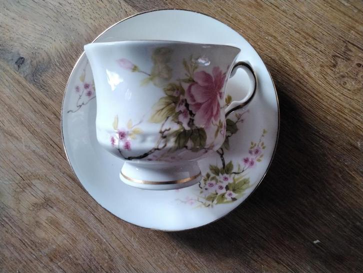 Vintage Balmoral Castle Kop en Schotel, Huis en Inrichting, Keuken | Servies, Zo goed als nieuw, Kop(pen) en/of Schotel(s), Overige stijlen