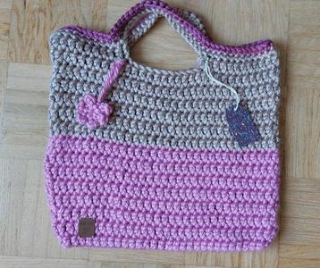 Tote bag grote gehaakte tas met gratis bag charm roze zand beschikbaar voor biedingen