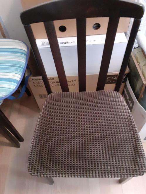 Eetkamerstoelen. 4 stuks in 1 koop voor slechts 15 euro, Huis en Inrichting, Stoelen, Zo goed als nieuw, Vier, Hout, Stof, Ophalen