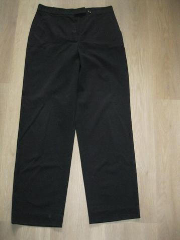 maat M, 1 nieuwe zwarte pantalon / broek beschikbaar voor biedingen