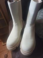 suede laarsjes, Hoge laarzen, Wit, Ophalen of Verzenden, Zo goed als nieuw