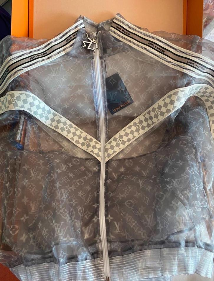 Louis Vuitton trainingsjack nieuw, Kleding | Heren, Jassen | Winter, Zo goed als nieuw, Maat 56/58 (XL), Zwart, Ophalen of Verzenden