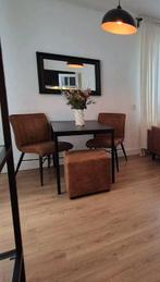 2 Cognac stoelen incl. kleine hocker (Novan Leen Bakker), Huis en Inrichting, Stoelen, Ophalen