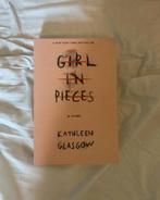 2 engelstalige boeken (girl in pieces en shatter me), Boeken, Ophalen