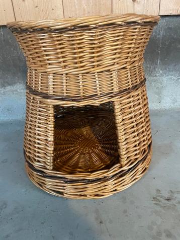 Rieten katten mand beschikbaar voor biedingen