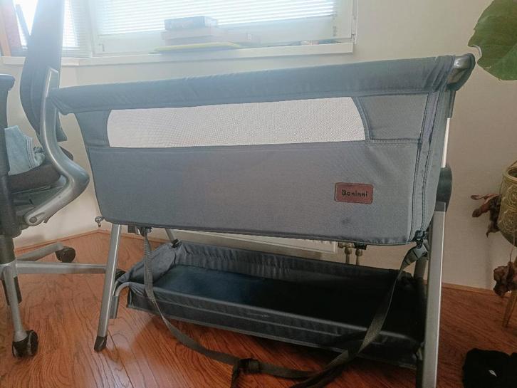 Co sleeper Elia Bannini donkergrijs inclusief hoeslakens, Kinderen en Baby's, Kinderkamer | Bedden, Zo goed als nieuw, Minder dan 140 cm