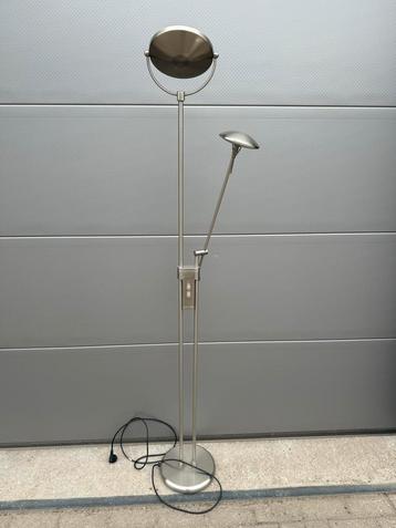 Staande lamp met geïntegreerde leeslamp beschikbaar voor biedingen
