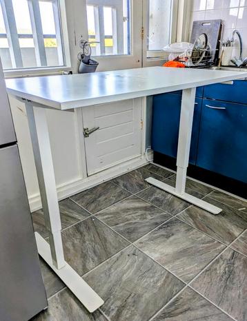 Gratis IKEA Skarsta bureau - In hoogte verstelbaar! beschikbaar voor biedingen