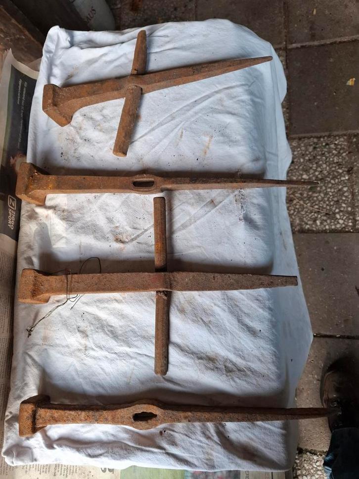 Antieke Muurankers - Set van 4/5, Doe-het-zelf en Verbouw, Gereedschap | Handgereedschap, Gebruikt, Ophalen of Verzenden