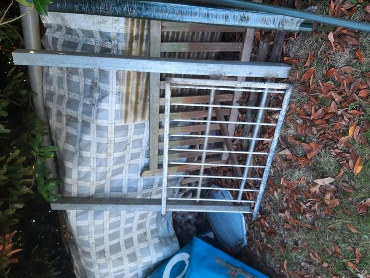 Bekaert gaas met palen en poortje, Tuin en Terras, Gaas en Draad, Zo goed als nieuw, Ophalen