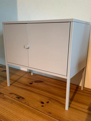 Superleuk grijs metalen kastje, met 2 asymmetrische deurtjes