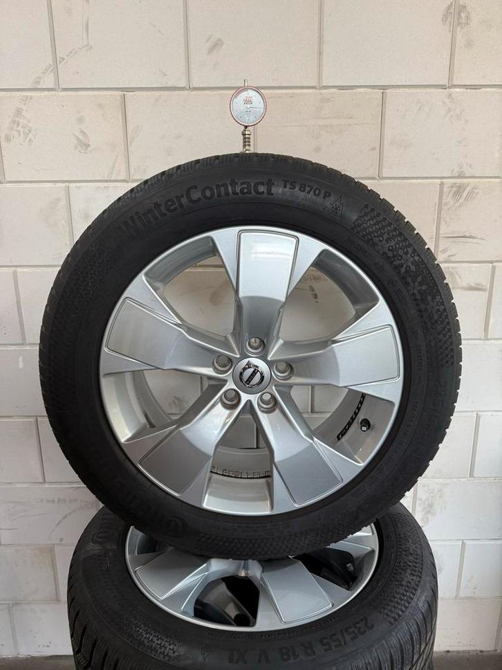 Volvo XC40 Winterset - Originele Velgen 18”, Auto-onderdelen, Banden en Velgen, Banden en Velgen, Winterbanden, 18 inch, 235 mm
