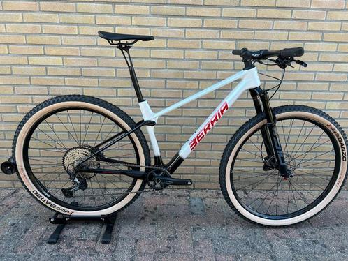 SUPERAANBIEDING BERRIA BRAVO 6.1 XT 12 SPEED ZWART/WIT GLANS, Fietsen en Brommers, Fietsen | Mountainbikes en ATB, Nieuw, Heren