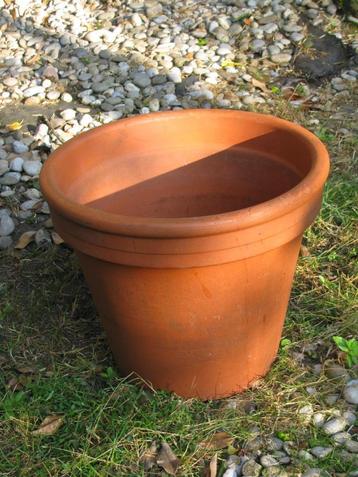 Oude Italiaanse terracotta bloempot 37 x 30 cm tuindecoratie beschikbaar voor biedingen