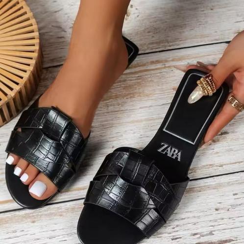 Stijlvolle Zwarte Leren Slippers voor Comfort en Klasse, Kleding | Dames, Schoenen, Zo goed als nieuw, Zwart, Ophalen of Verzenden
