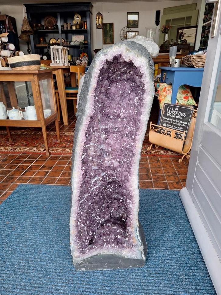 Grote Amethist Geode ruim 40kg, Verzamelen, Mineralen en Fossielen, Mineraal, Ophalen
