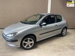 Peugeot 206 1.4 XT Met nieuwe Apk, 15 km/l, 4 cilinders, Origineel Nederlands, Bedrijf