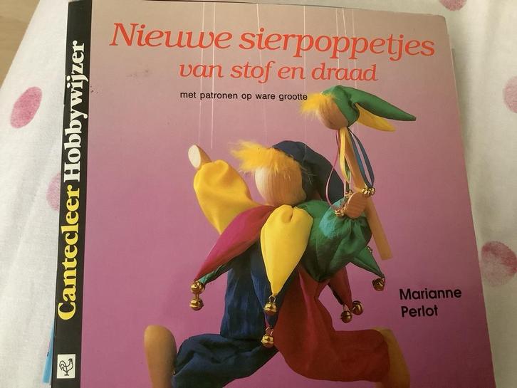 Sierpoppetjes van Stof en Draad - Marianne Perlot, Boeken, Hobby en Vrije tijd, Zo goed als nieuw, Poppen maken, Ophalen