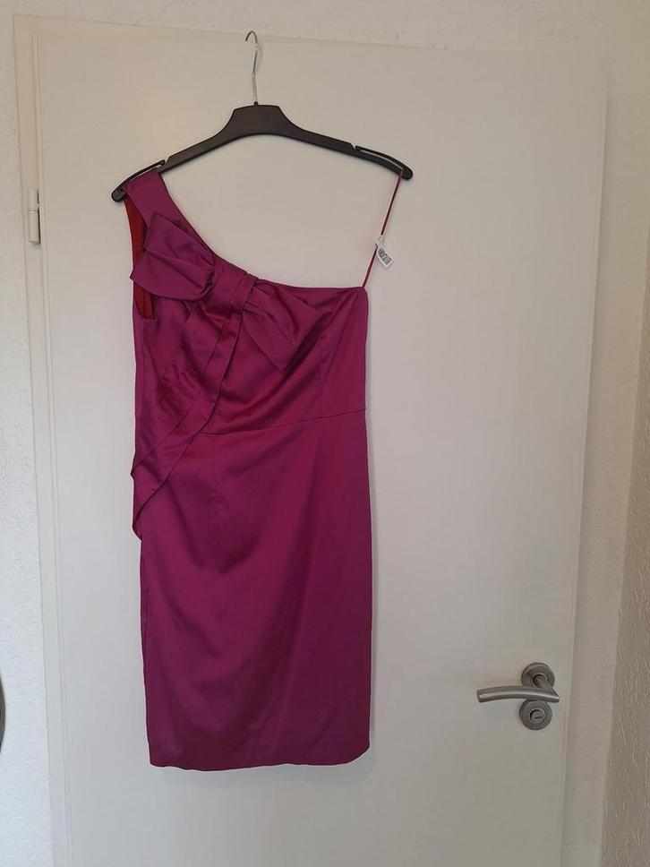 Super mooie Fushia Roze One Shoulder Jurk - Maat 38, Kleding | Dames, Jurken, Gedragen, Maat 38/40 (M), Roze, Boven de knie, Ophalen of Verzenden