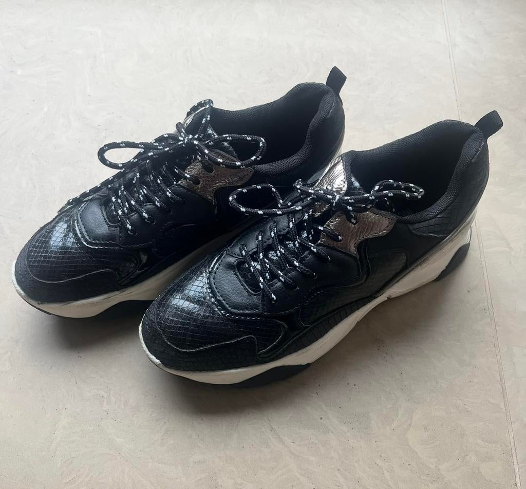Zgan sneakers zwart/goud mt 39, Ophalen of Verzenden, Zo goed als nieuw, Zwart, Sneakers of Gympen