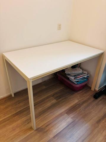 Meltrop tafel beschikbaar voor biedingen