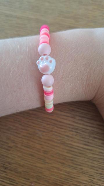 Armbandje cat paw beschikbaar voor biedingen
