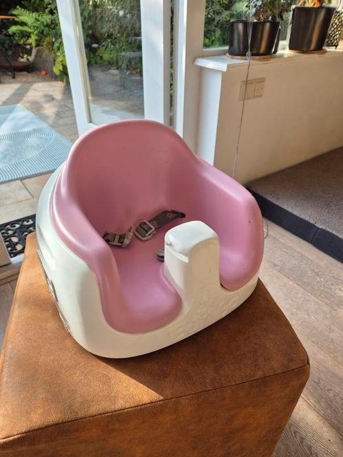 Bumbo Vloerstoel - Roze/Wit, Kinderen en Baby's, Kinderstoelen, Gebruikt, Overige typen, Gordel(s), Ophalen
