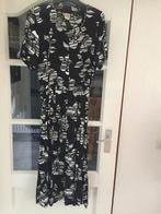 Lange zwart/witte maxi zomerjurk maat 42, Ophalen of Verzenden, Zo goed als nieuw, Zwart, Onder de knie