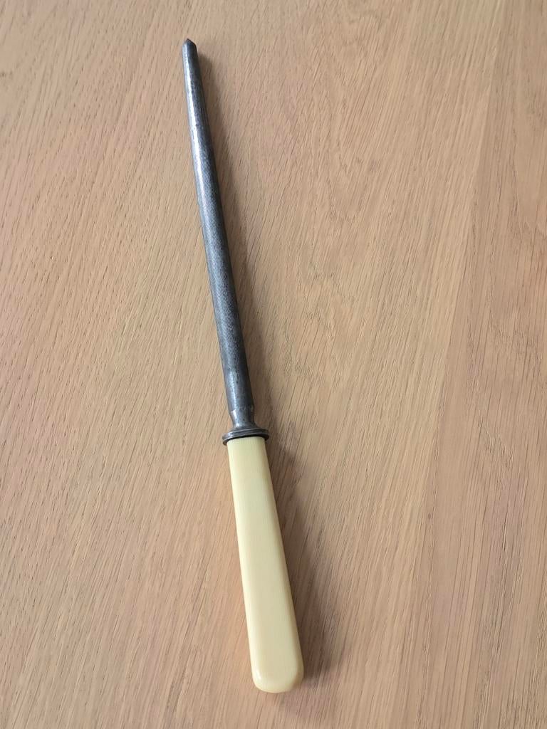 Prachtig antiek aanzetstaal om je messen te scherpen €8, Ophalen of Verzenden