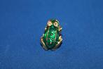 Kikker broche, smaragd groen, goudkleur metaal, 2,5 cm. Z1, Sieraden, Tassen en Uiterlijk, Broches, Tweedehands verkoop, Gebruikt