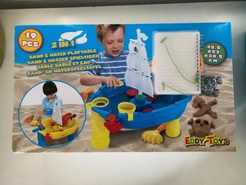 Zand en waterspeeltafel (piratenboot) beschikbaar voor biedingen