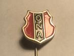 Metalen ONA VOETBALCLUB GOUDA Speld (Rood/Zwart)., Verzamelen, Speldjes, Pins en Buttons, Verzenden, Zo goed als nieuw, Sport