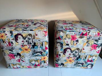 Design poefjes met strip print beschikbaar voor biedingen