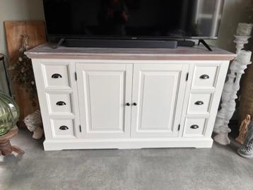 Supermooi landelijk dressoir beschikbaar voor biedingen