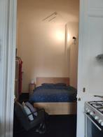 Bed van IKEA, Huis en Inrichting, Slaapkamer | Bedden, Gebruikt, Bruin, Ophalen of Verzenden, 200 cm