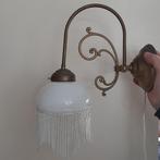 Antieke wandlamp koper met glazen kelk en kralenrand, Ophalen