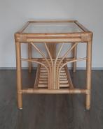 Vintage rotan tafeltje met glasplaat, Huis en Inrichting, Tafels | Bijzettafels, Minder dan 55 cm, Gebruikt, Rechthoekig, Hout