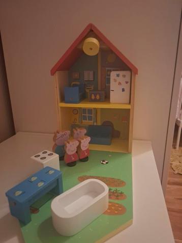 Peppa big huis (hout) beschikbaar voor biedingen
