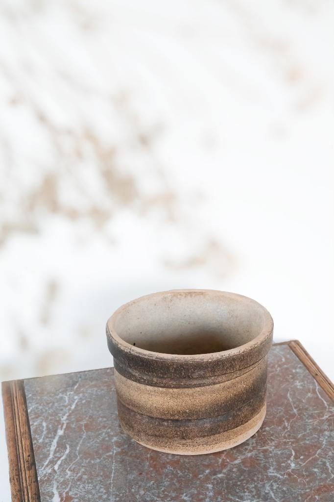 Vintage bloempot beige bruin binnen, Tuin en Terras, Bloempotten, Zo goed als nieuw, Overige materialen, Binnen, Minder dan 40 cm