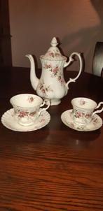 Prachtig servies Royal Albert theepot en kopjes met schotel, Antiek en Kunst, Antiek | Servies los, Ophalen