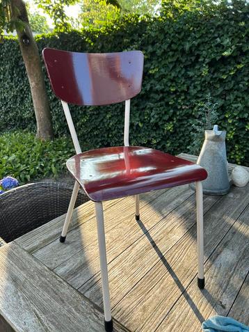 Vintage stoeltje jaren 50 bordeaux rood met roomwit beschikbaar voor biedingen