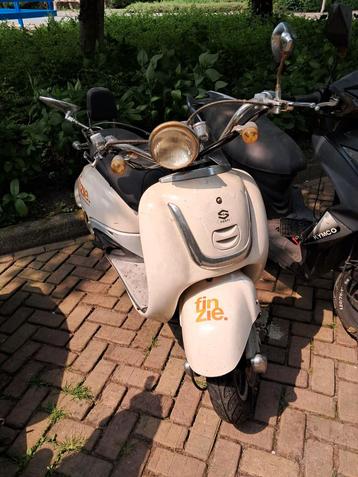Scooter voor onderdelen beschikbaar voor biedingen