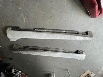 Volvo v40 Zijskirrts sideskirts recht+links beschikbaar voor biedingen