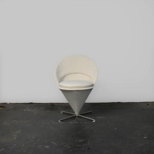 Vitra Cone Chair, Huis en Inrichting, Stoelen, Zo goed als nieuw, Eén, Stof, Wit, Ophalen of Verzenden