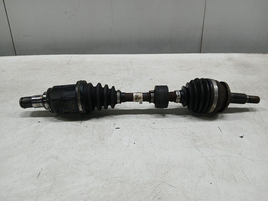 Aandrijfas links voor Toyota Avensis, Auto-onderdelen, Onderdelen@venauto.nl, Van der Ven Autorecycling B.V., Gebruikt, Ettenseweg 76, 4706 PB Roosendaal, The Netherlands