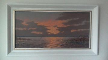 Zonsondergang aan het water beschikbaar voor biedingen