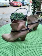 Vai vai enkellaarsjes beige leder maat 38, Beige, Lage of Enkellaarzen, Ophalen of Verzenden, Gedragen