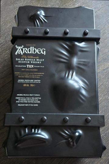 Ardbeg Ten Escape Box & 2 'shortie glaasje - Limited Edition beschikbaar voor biedingen