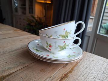 2 Royal Canterbury Strawberry Theekoppen beschikbaar voor biedingen